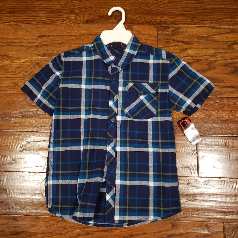 NWT - Fission Boy's Short Sleeve Button Down Shirt - Size S(8)